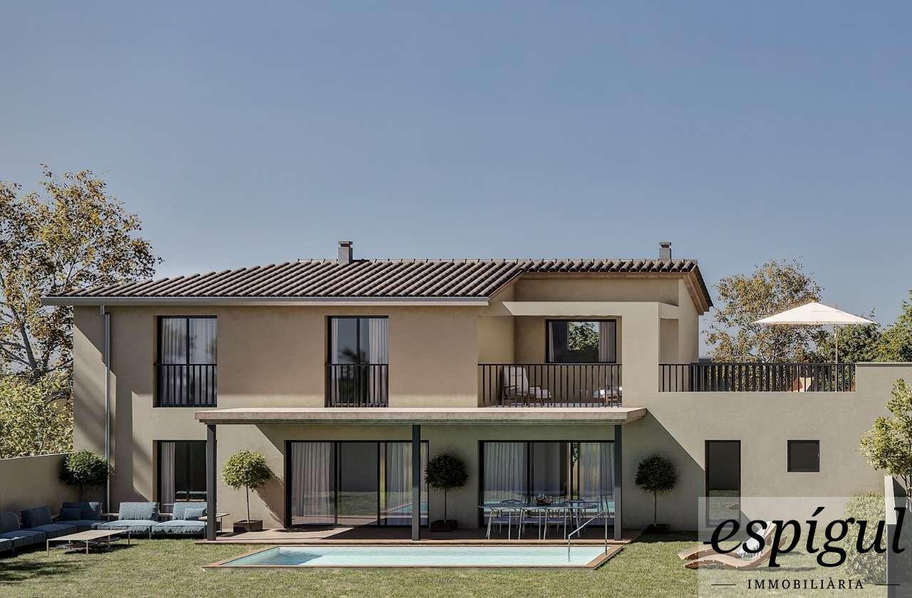 Houses in Llofriu