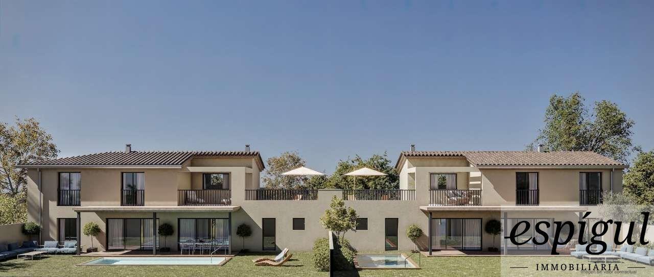 Houses in Llofriu