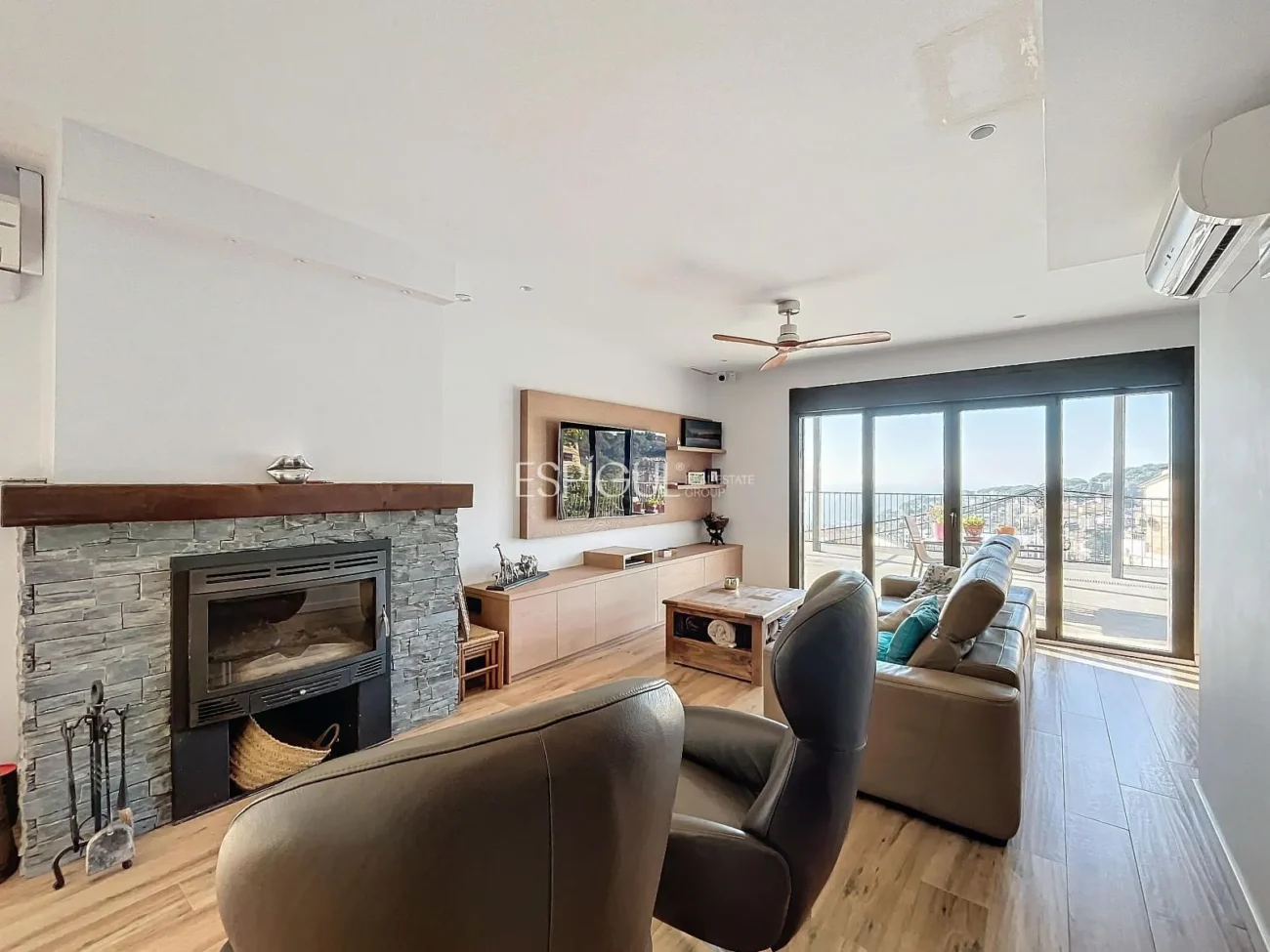 Exclusive House with Panoramic Views of the Sea and Mountains