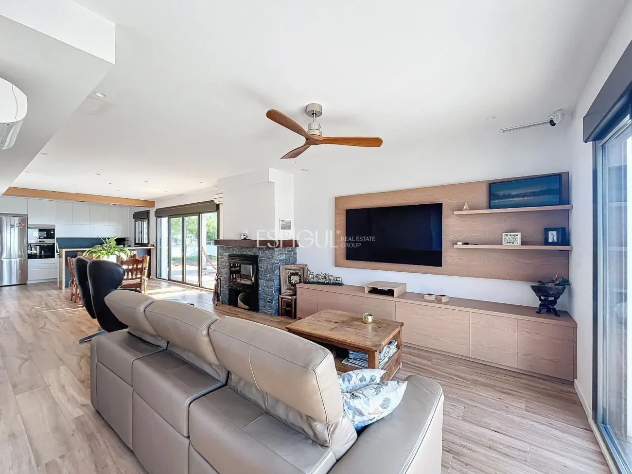 Exclusive House with Panoramic Views of the Sea and Mountains