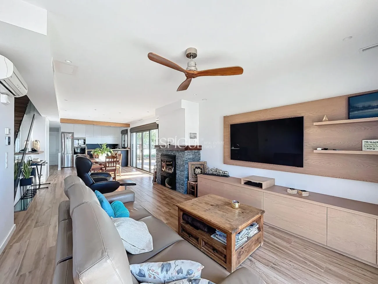 Exclusive House with Panoramic Views of the Sea and Mountains