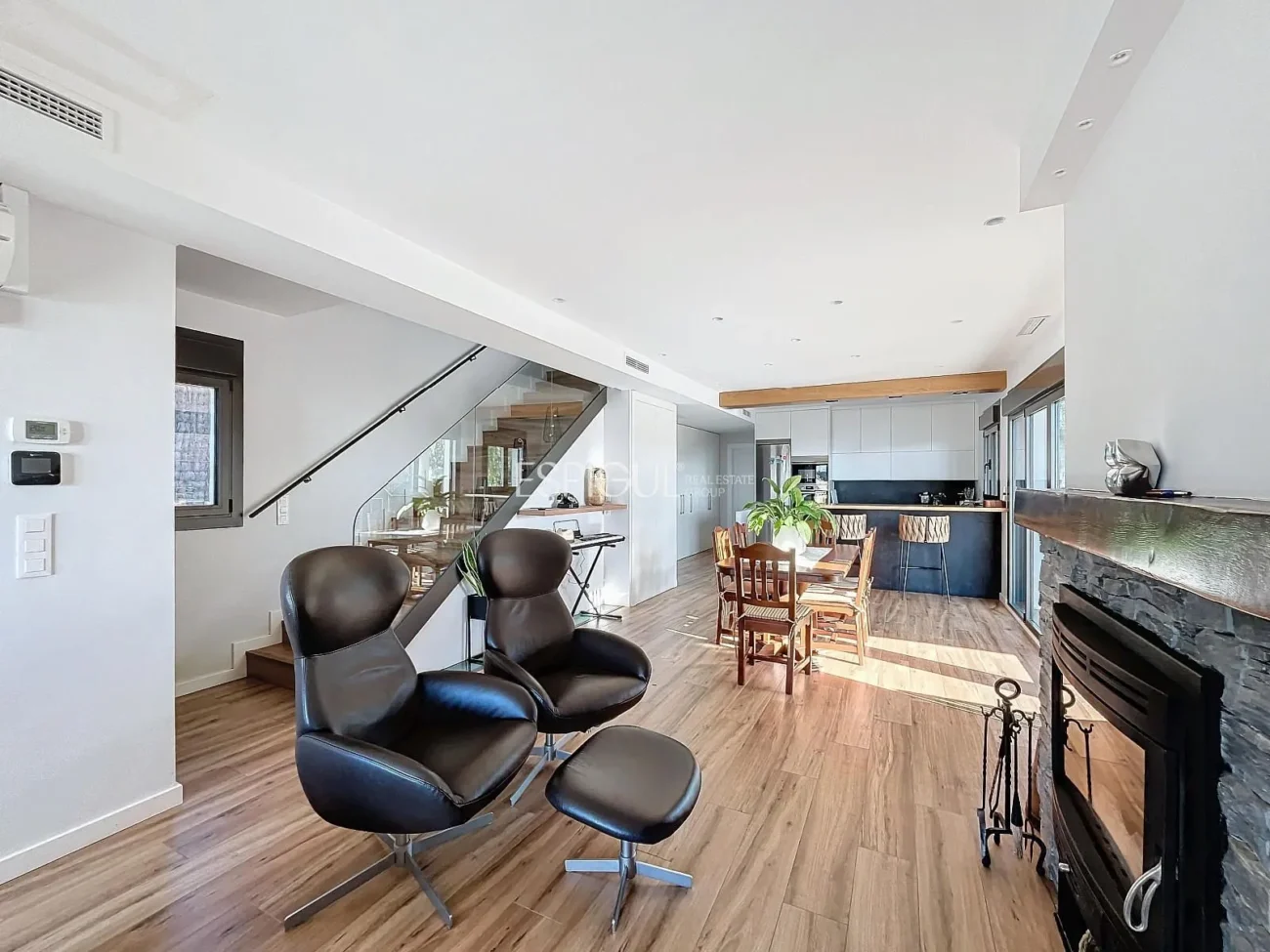 Exclusive House with Panoramic Views of the Sea and Mountains