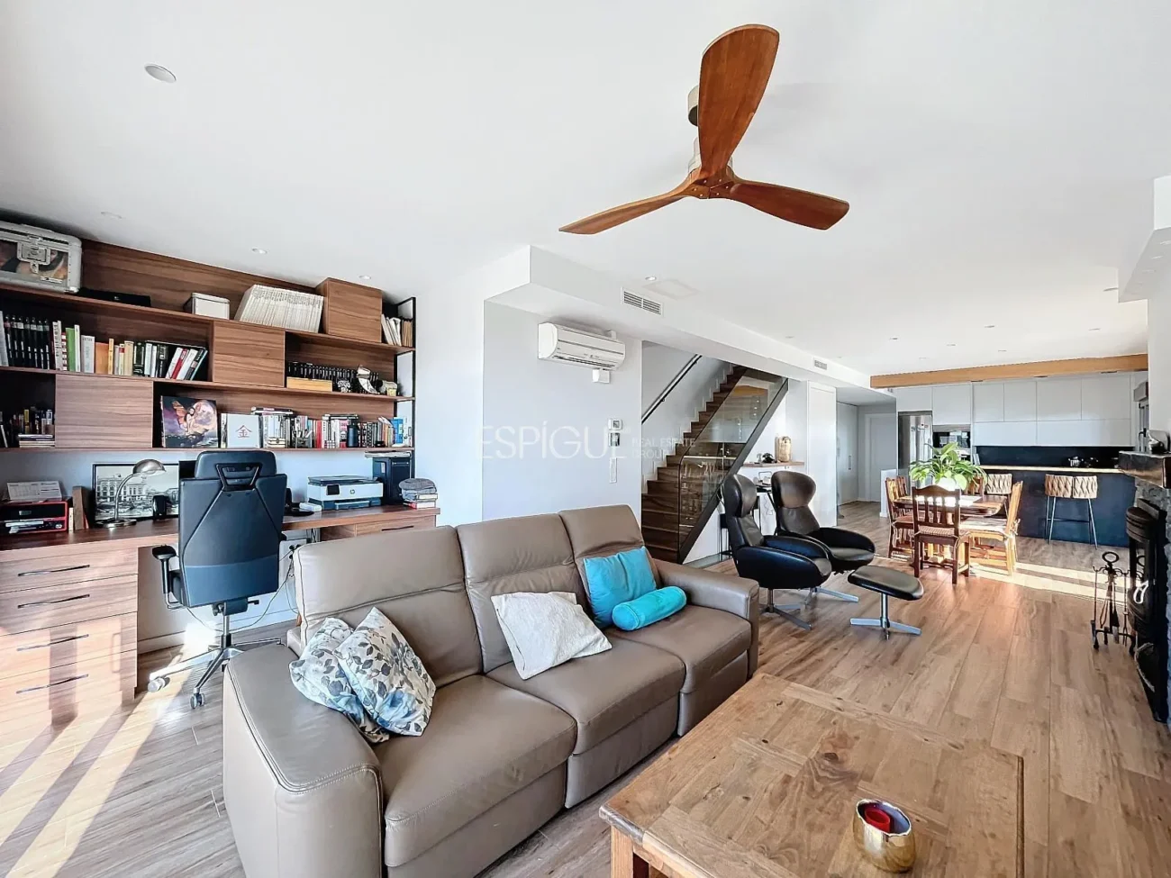 Exclusive House with Panoramic Views of the Sea and Mountains