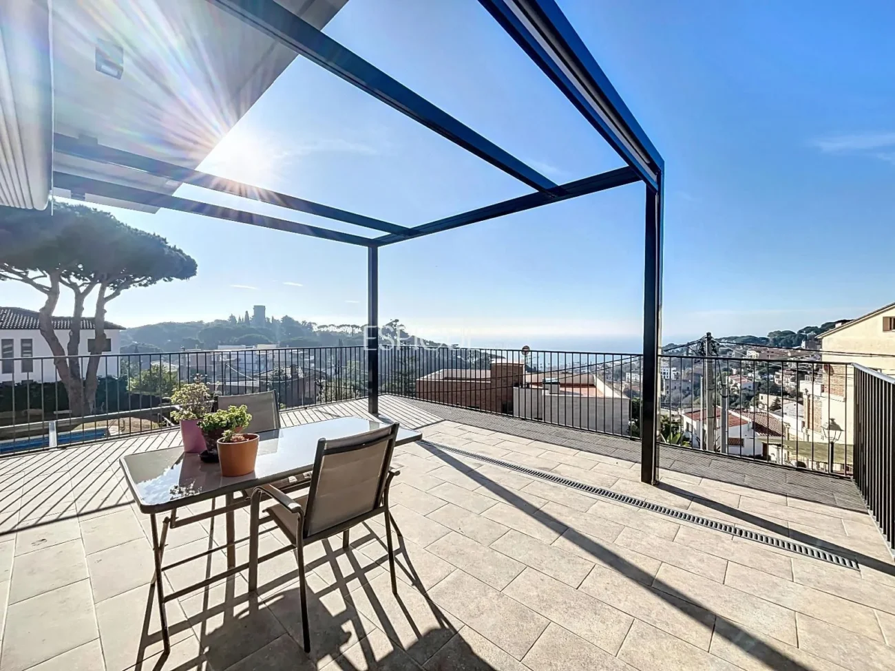 Exclusive House with Panoramic Views of the Sea and Mountains