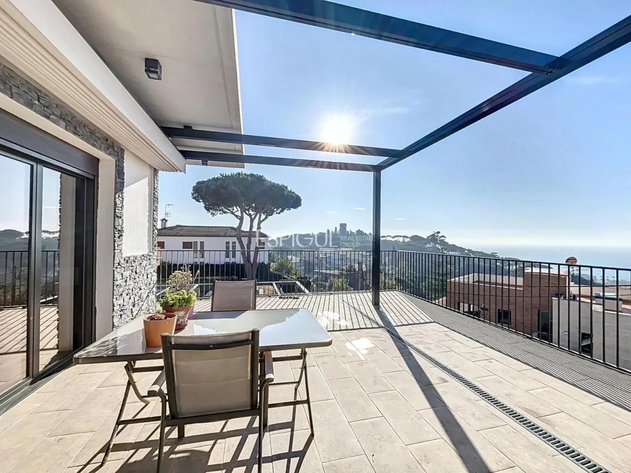 Exclusive House with Panoramic Views of the Sea and Mountains