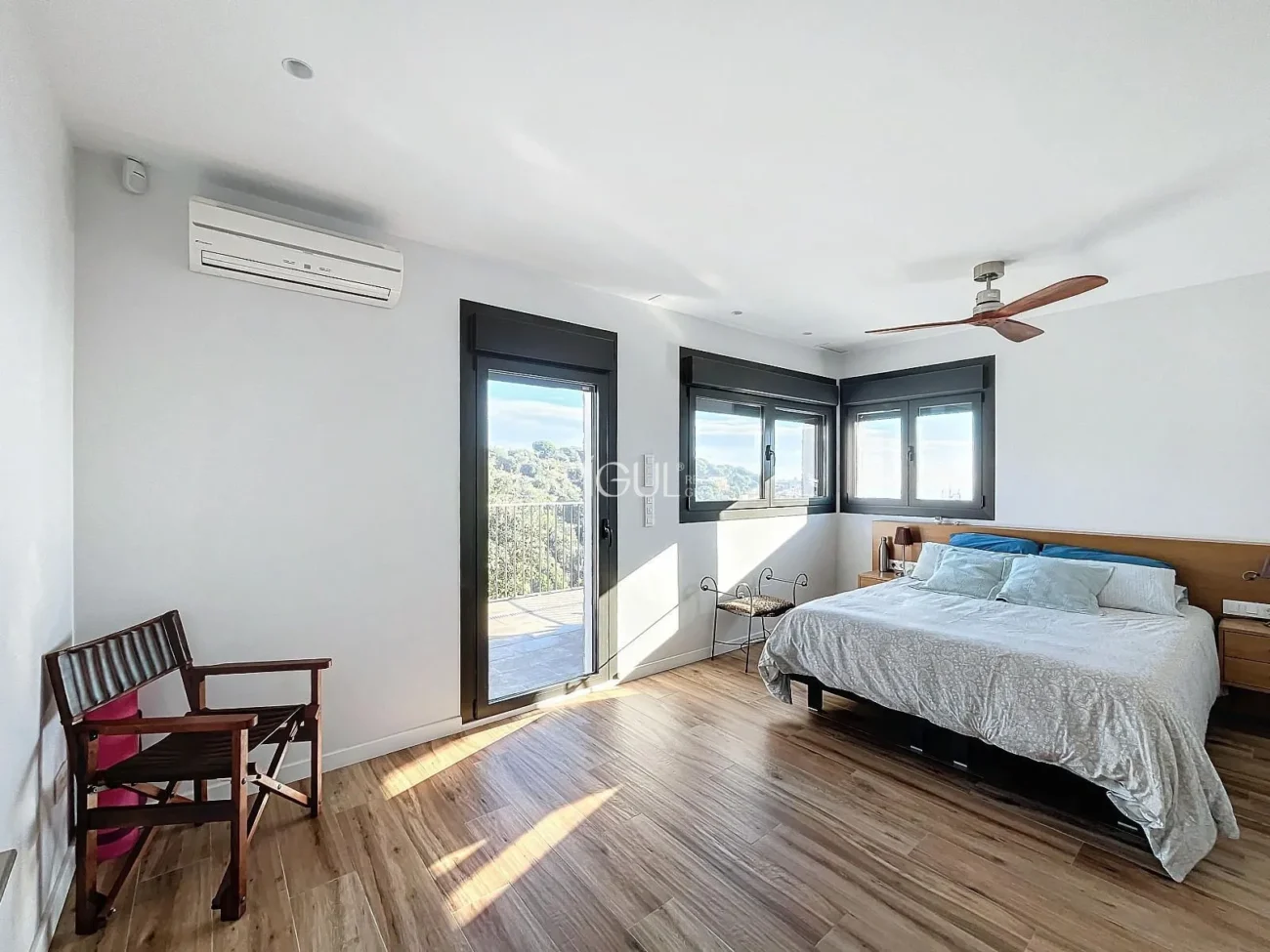Exclusive House with Panoramic Views of the Sea and Mountains
