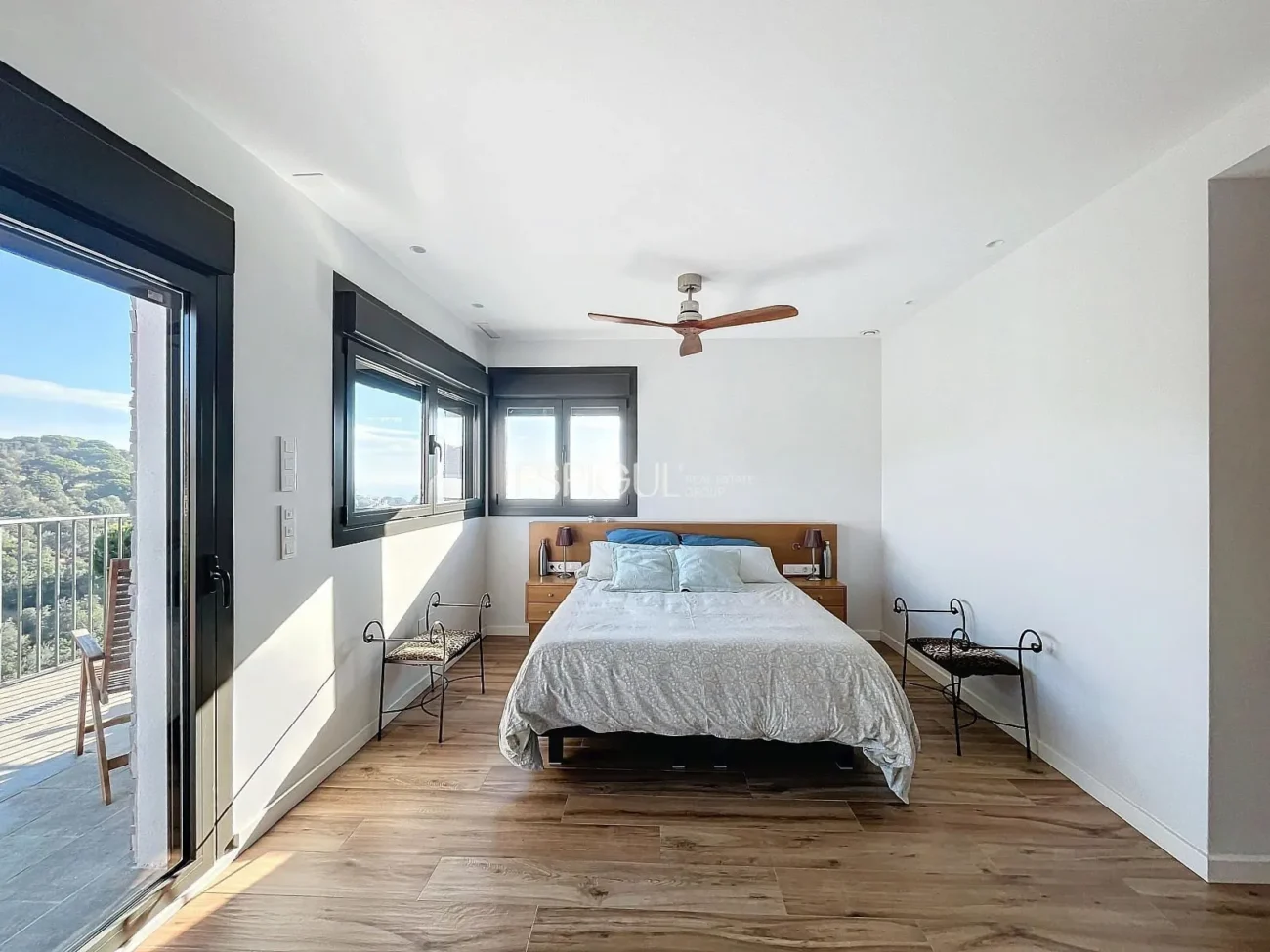 Exclusive House with Panoramic Views of the Sea and Mountains