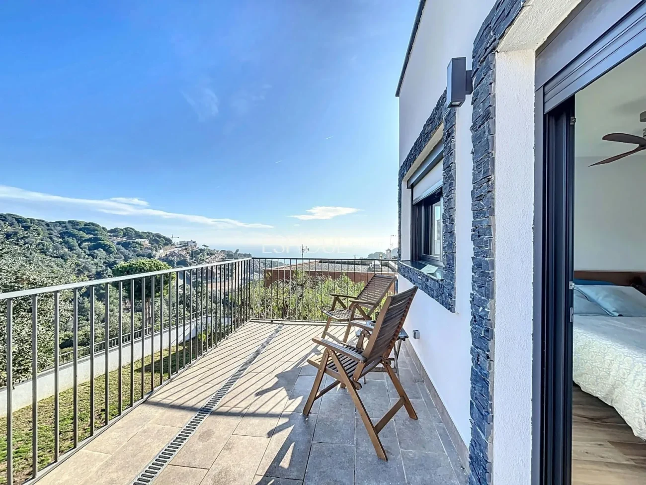 Exclusive House with Panoramic Views of the Sea and Mountains