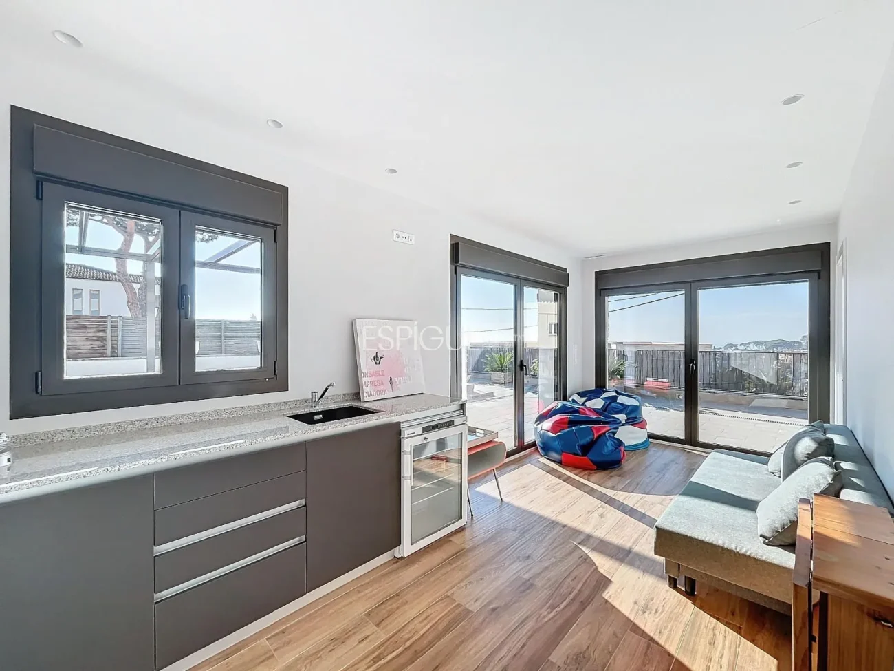 Exclusive House with Panoramic Views of the Sea and Mountains