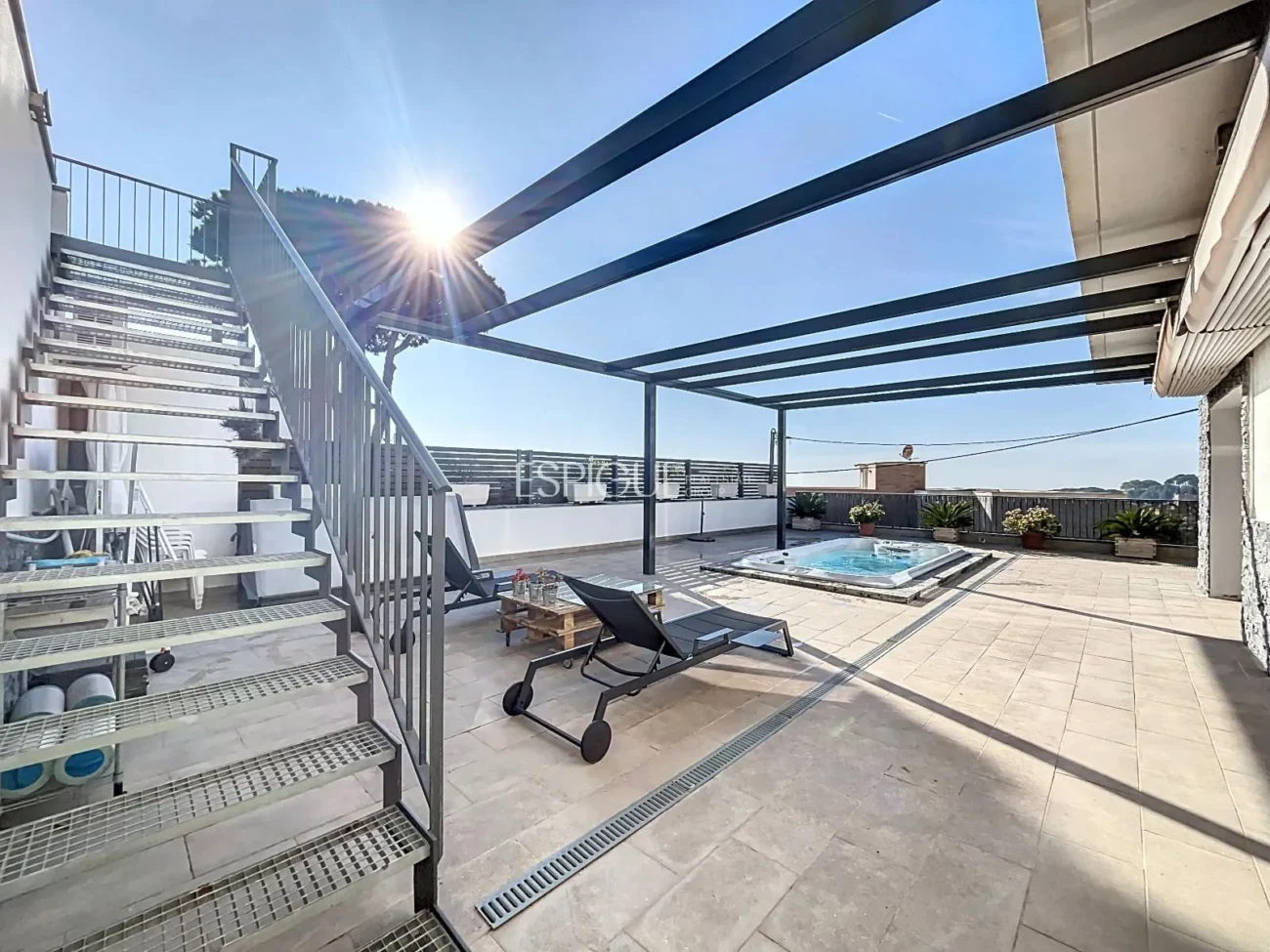 Exclusive House with Panoramic Views of the Sea and Mountains