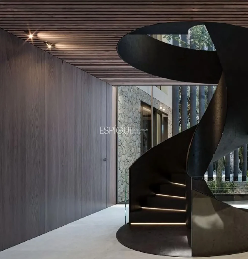 A Property where Architectural Perfection and Modernity Come Together