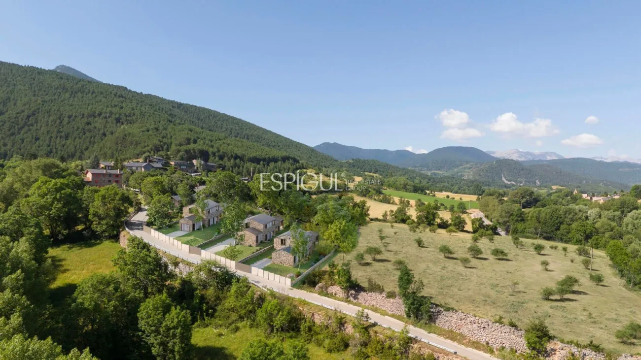New Exclusive Development of 5 Detached Houses in Urús, Cerdanya