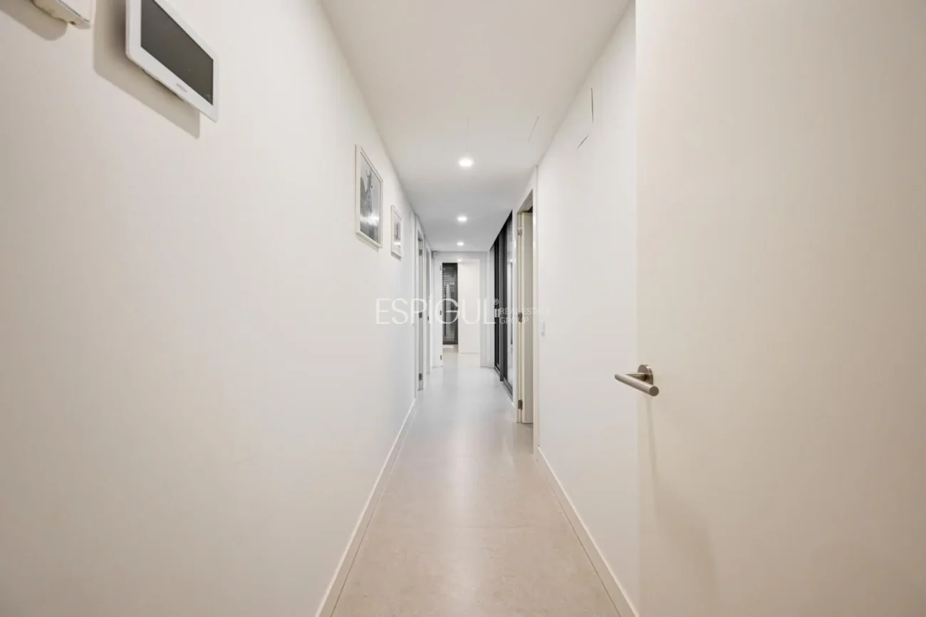 Spectacular Detached House with a Large Outdoor Area and Sea Views.