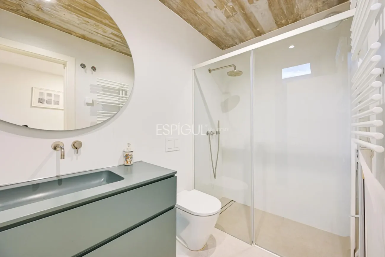 Spectacular Detached House with a Large Outdoor Area and Sea Views.