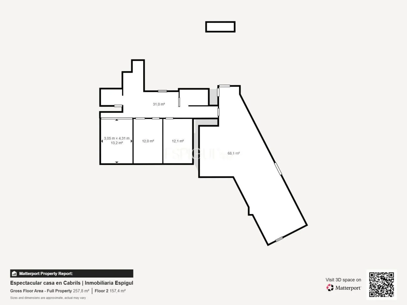 Spectacular Detached House with a Large Outdoor Area and Sea Views.