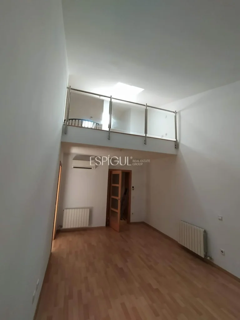 Appartement penthouse-duplex exclusif dans la rue Santa Maria de Gérone