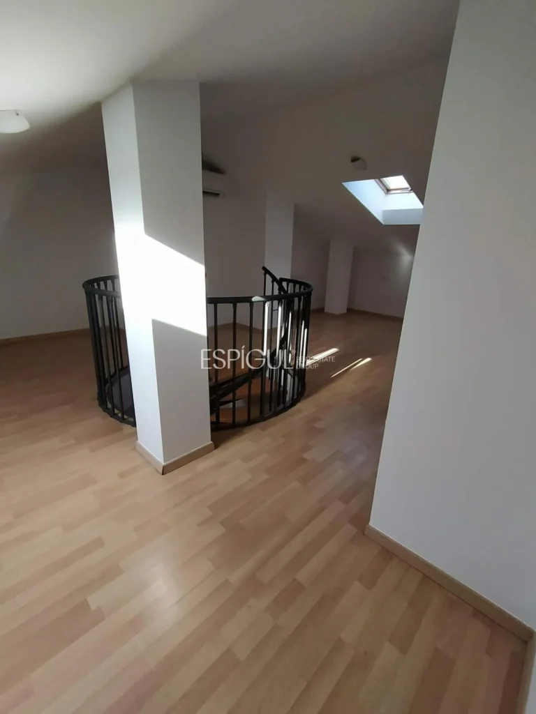 Exklusive Penthouse-Maisonette-Wohnung in der Calle Santa Maria de Girona