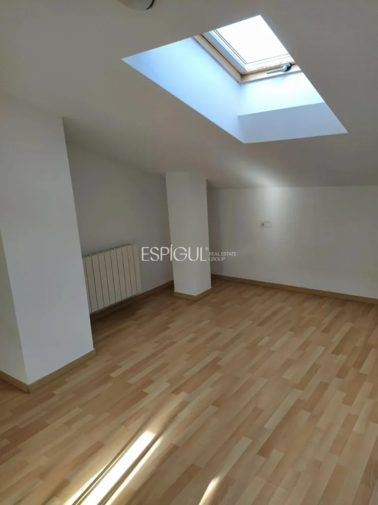 Exklusive Penthouse-Maisonette-Wohnung in der Calle Santa Maria de Girona