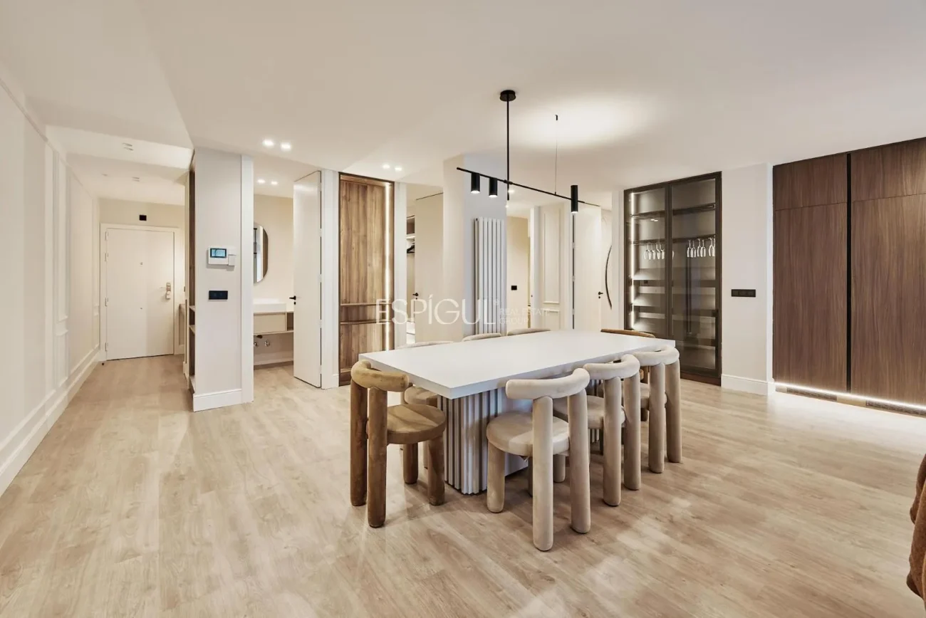 Vivienda reformada y exterior en Calle Conde de Peñalver, Lista