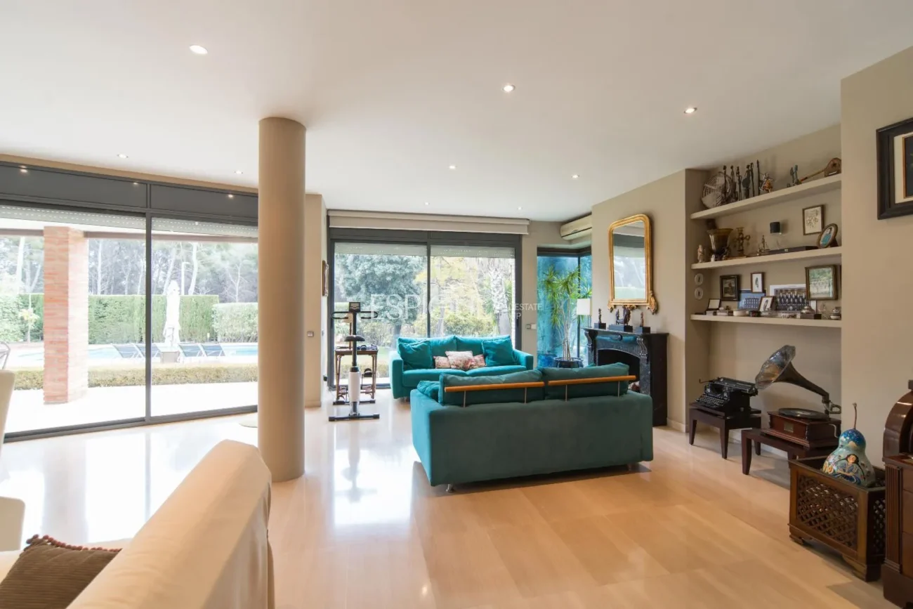 Àmplia casa de 6 habitacions amb piscina a Sant Berger, Teià