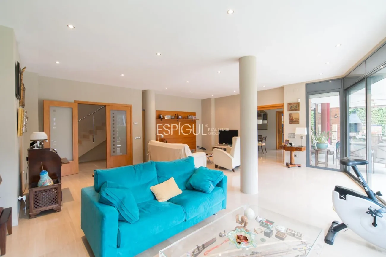 Àmplia casa de 6 habitacions amb piscina a Sant Berger, Teià