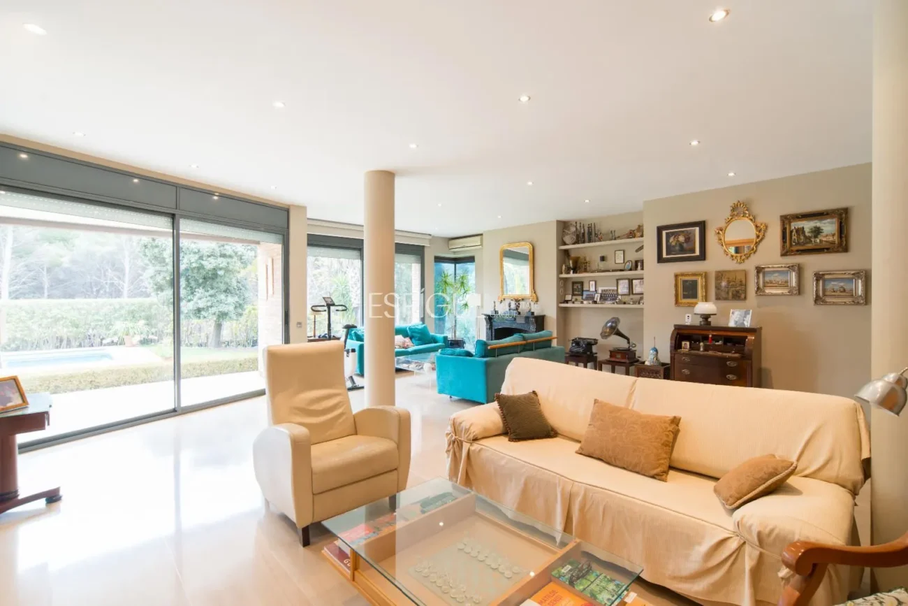 Àmplia casa de 6 habitacions amb piscina a Sant Berger, Teià