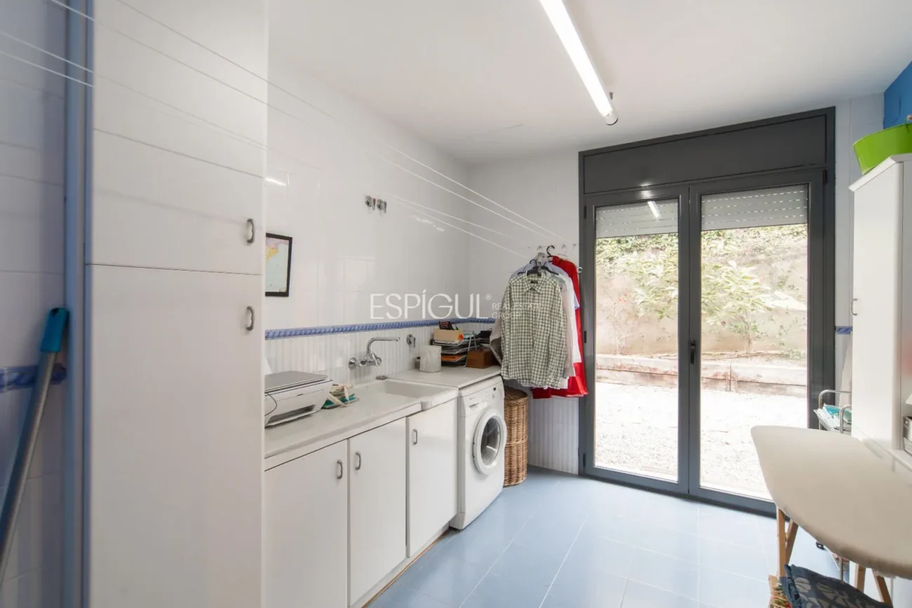 Àmplia casa de 6 habitacions amb piscina a Sant Berger, Teià