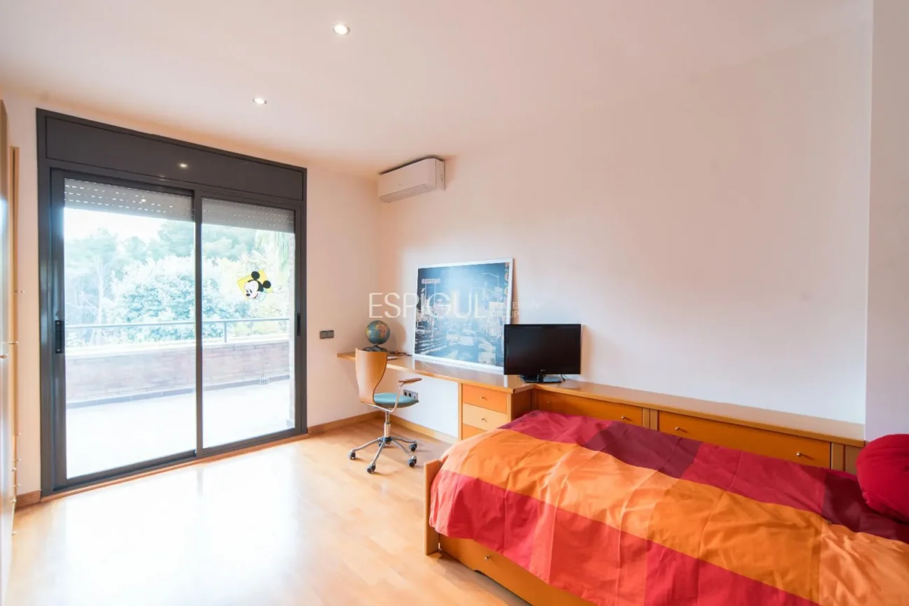 Àmplia casa de 6 habitacions amb piscina a Sant Berger, Teià