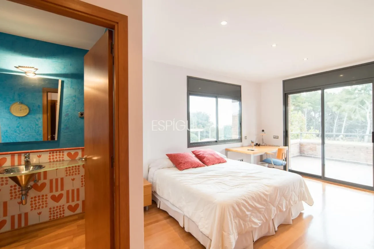 Àmplia casa de 6 habitacions amb piscina a Sant Berger, Teià