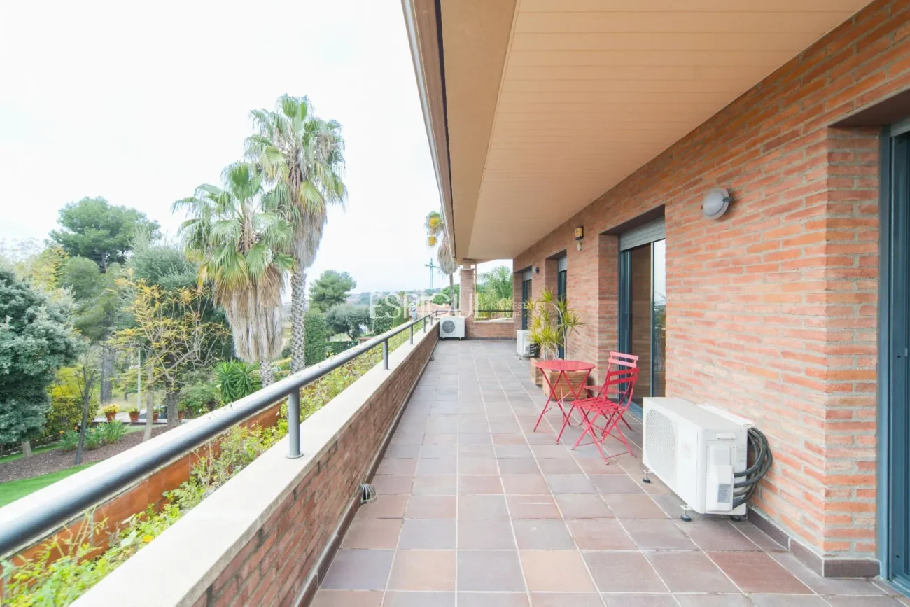 Àmplia casa de 6 habitacions amb piscina a Sant Berger, Teià