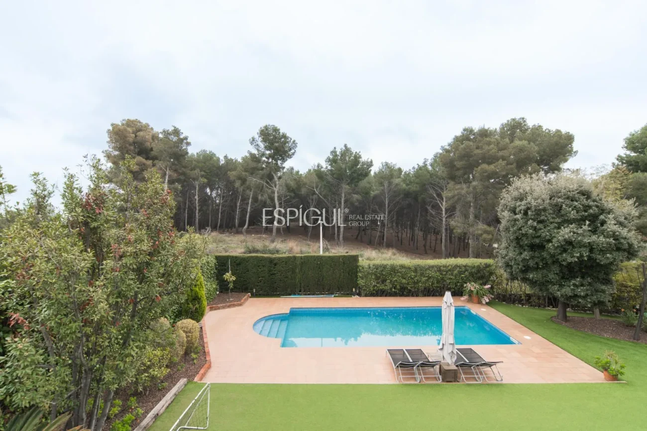 Àmplia casa de 6 habitacions amb piscina a Sant Berger, Teià