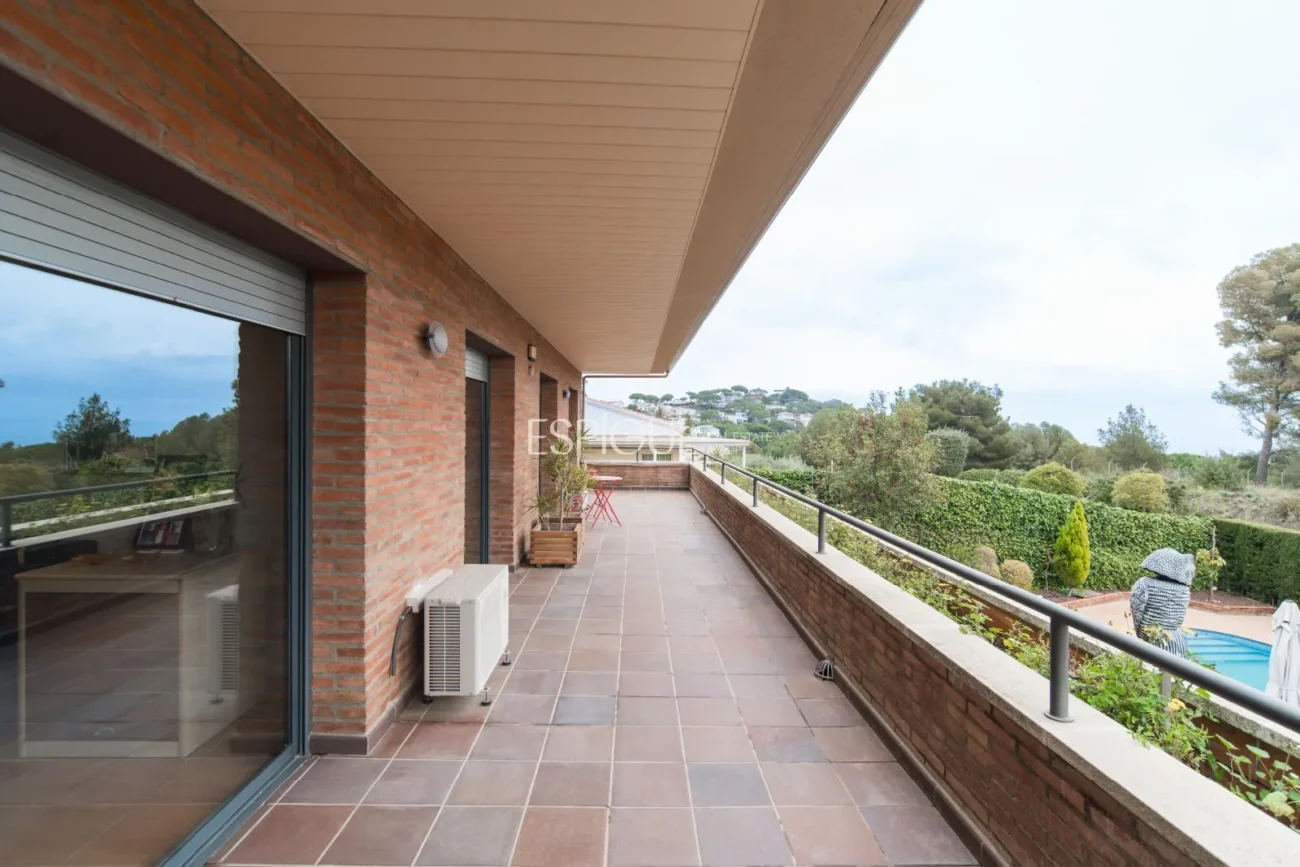 Àmplia casa de 6 habitacions amb piscina a Sant Berger, Teià