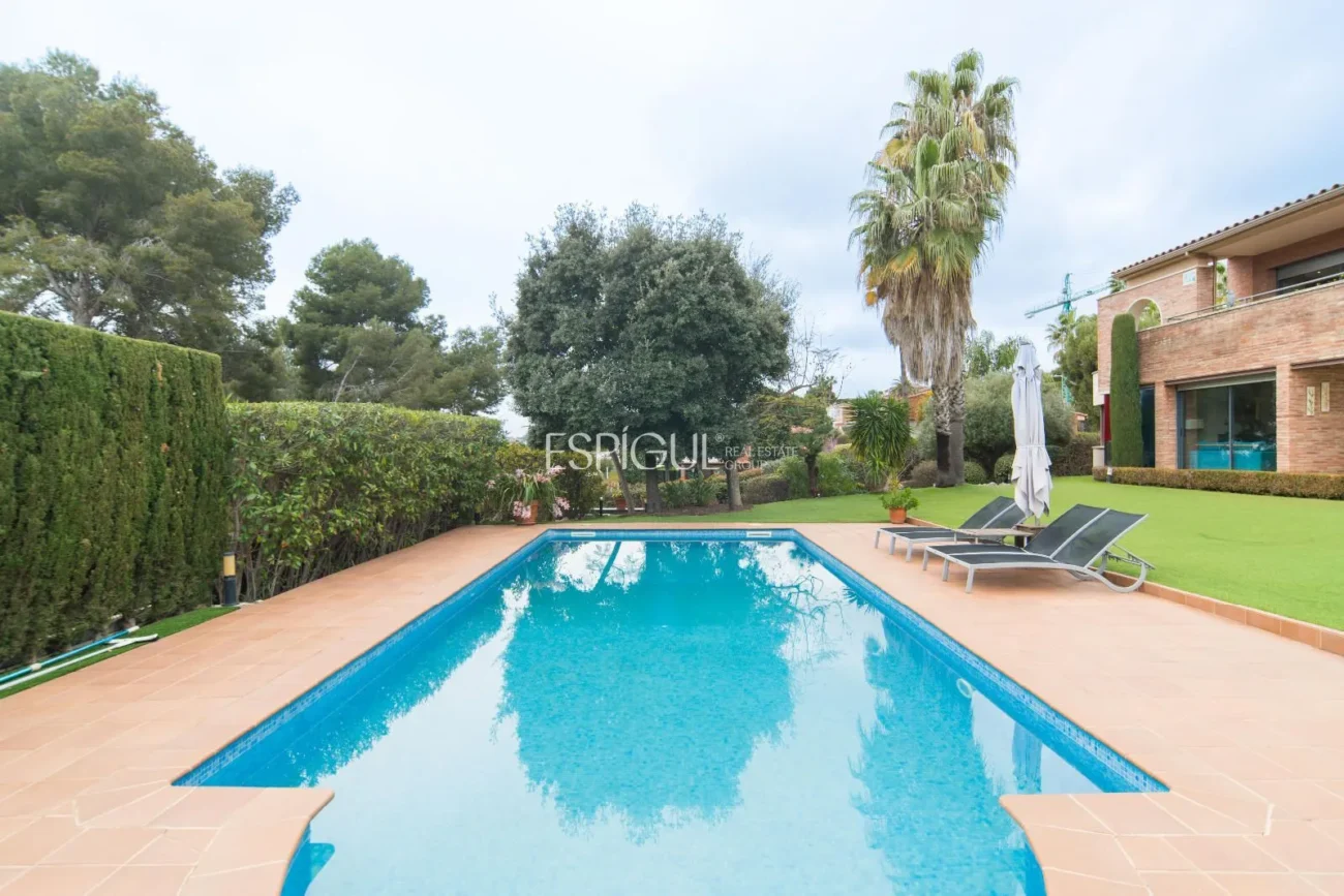 Geräumiges Haus mit 6 Schlafzimmern und Pool in Sant Berger, Teià