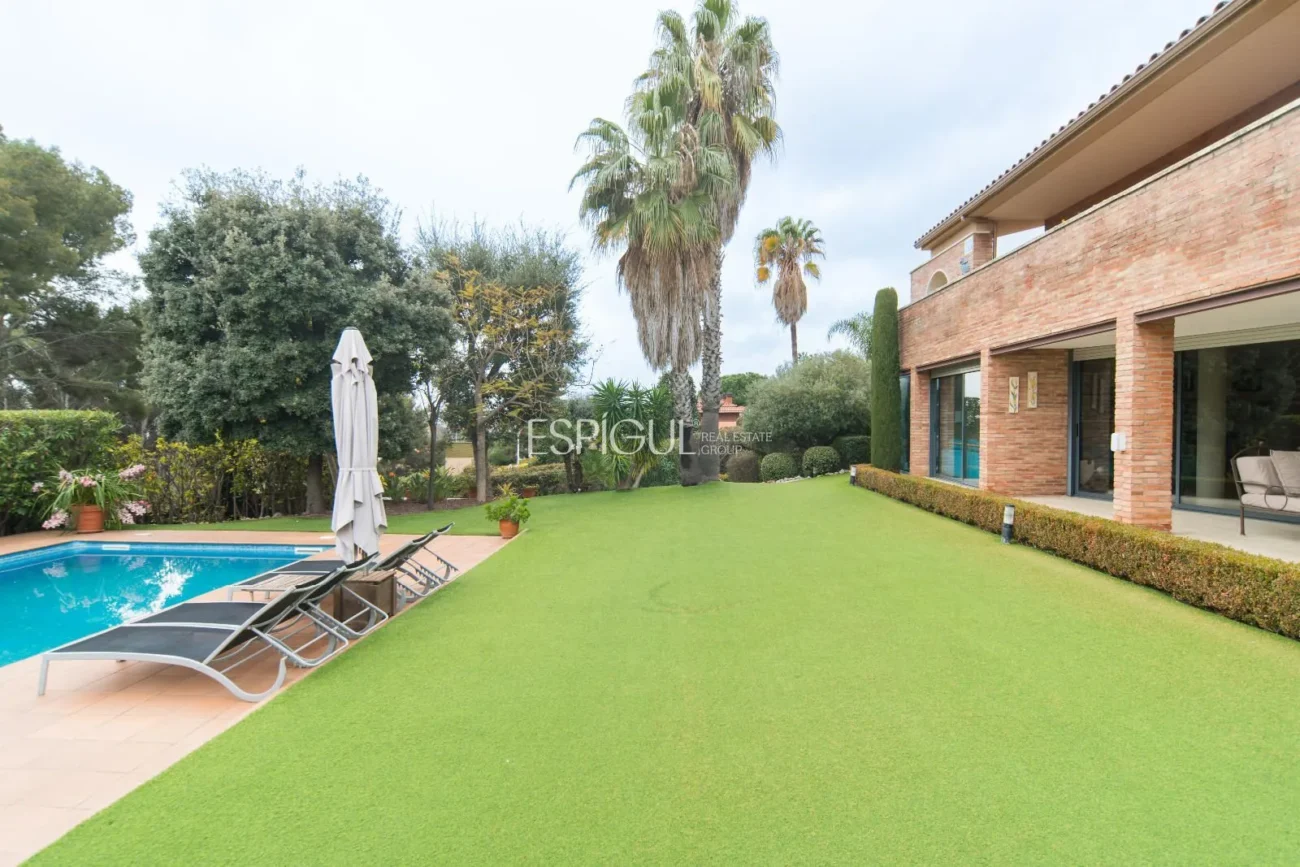 Àmplia casa de 6 habitacions amb piscina a Sant Berger, Teià