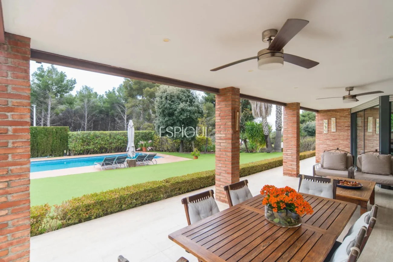 Àmplia casa de 6 habitacions amb piscina a Sant Berger, Teià