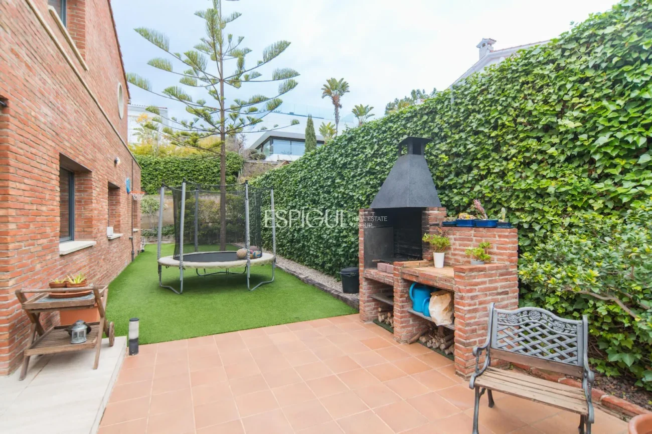 Àmplia casa de 6 habitacions amb piscina a Sant Berger, Teià