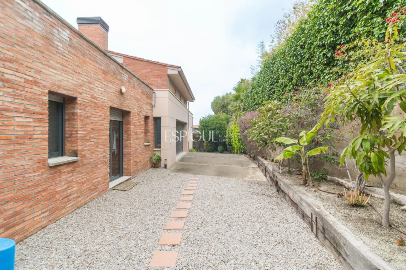 Àmplia casa de 6 habitacions amb piscina a Sant Berger, Teià