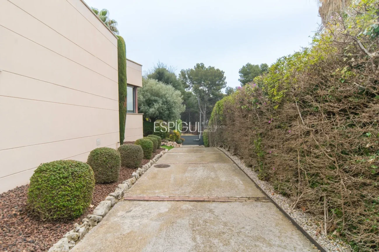 Àmplia casa de 6 habitacions amb piscina a Sant Berger, Teià