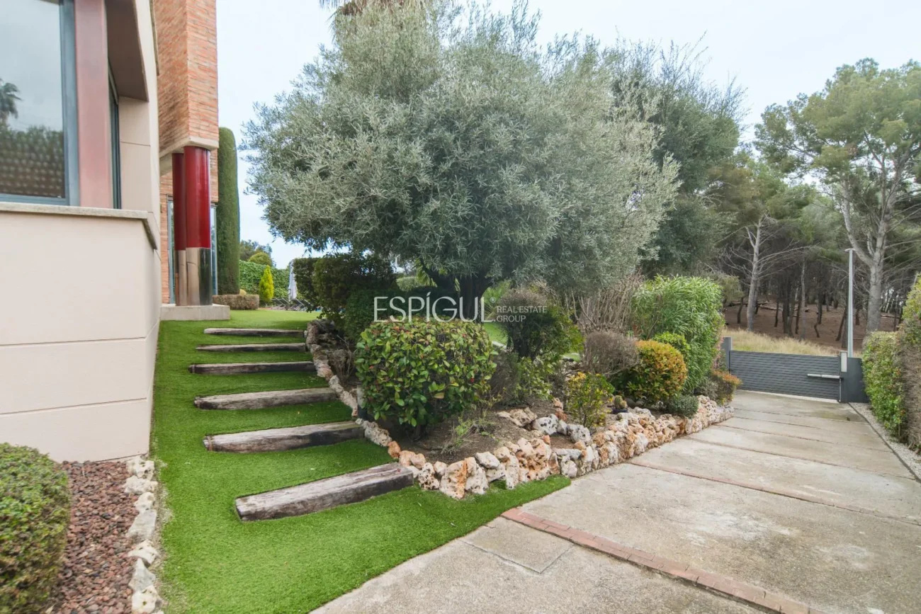 Àmplia casa de 6 habitacions amb piscina a Sant Berger, Teià