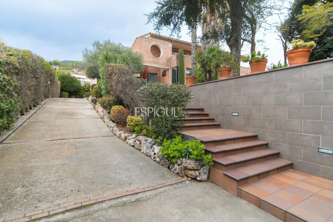 Àmplia casa de 6 habitacions amb piscina a Sant Berger, Teià