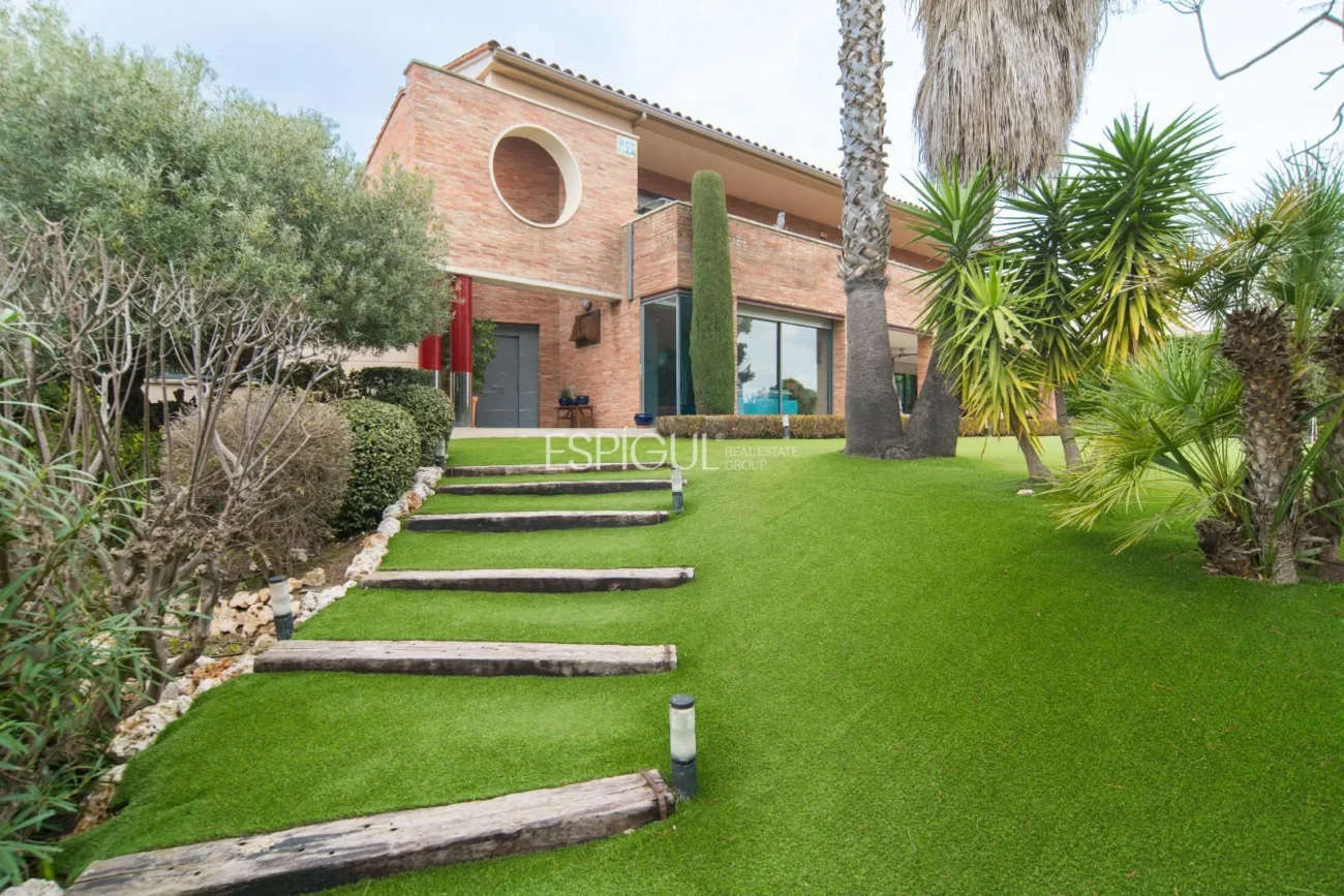 Àmplia casa de 6 habitacions amb piscina a Sant Berger, Teià