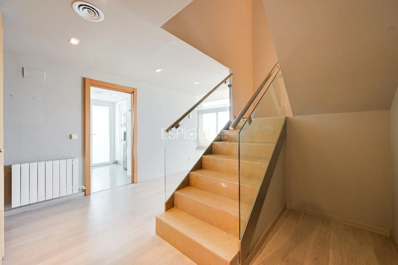 Luxury Penthouse in Parc Migdia: Exclusivity with Pool and Unique Views in Girona