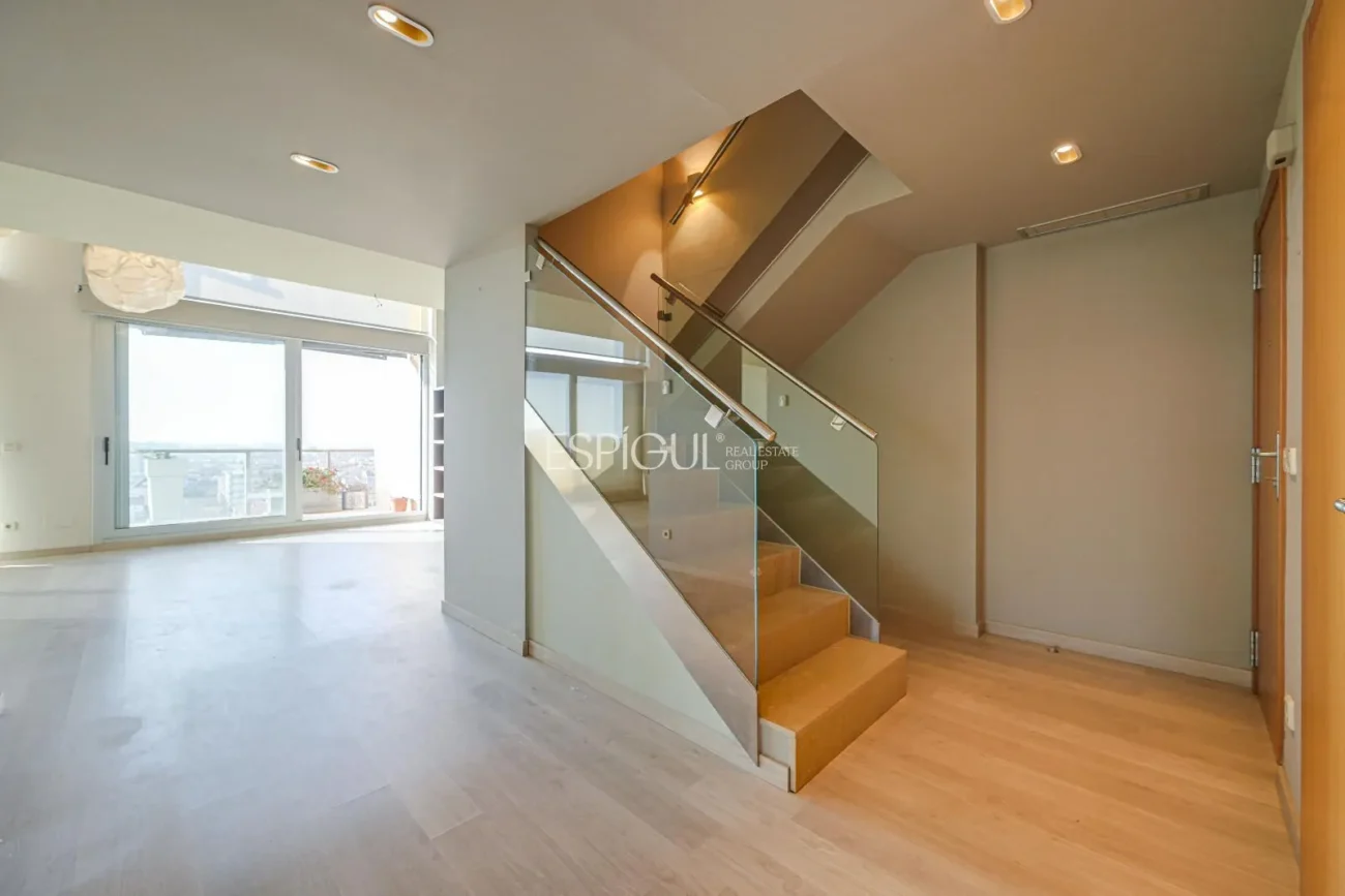 Luxury Penthouse in Parc Migdia: Exclusivity with Pool and Unique Views in Girona