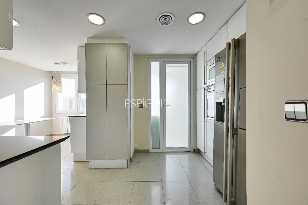 Luxury Penthouse in Parc Migdia: Exclusivity with Pool and Unique Views in Girona