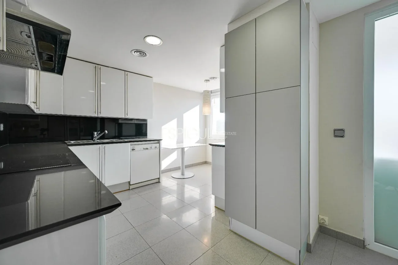 Luxury Penthouse in Parc Migdia: Exclusivity with Pool and Unique Views in Girona