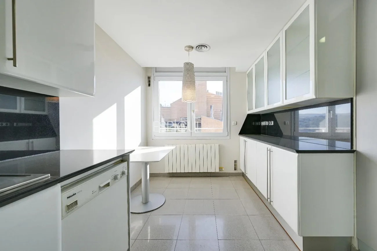 Luxury Penthouse in Parc Migdia: Exclusivity with Pool and Unique Views in Girona