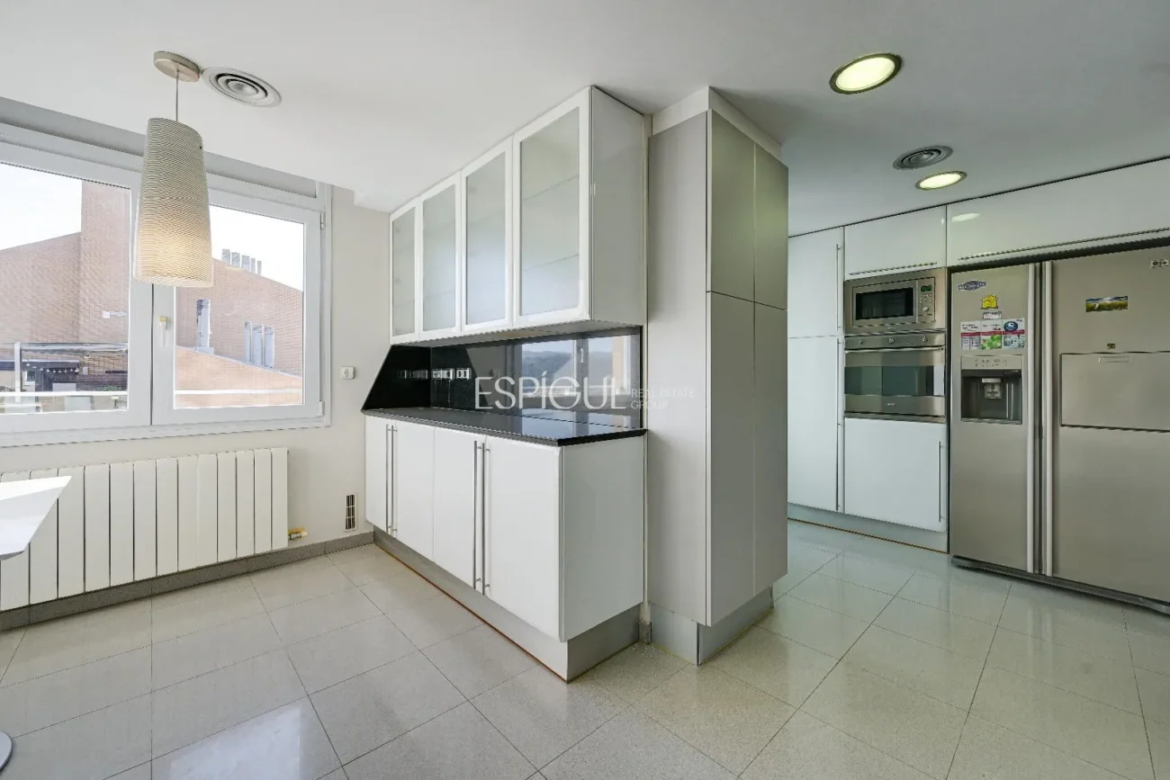 Luxury Penthouse in Parc Migdia: Exclusivity with Pool and Unique Views in Girona