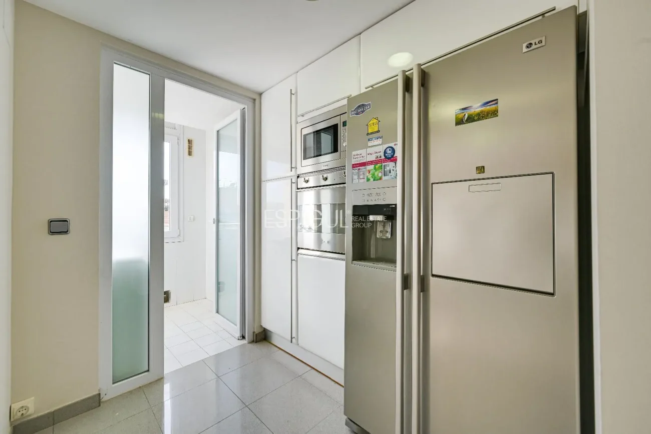 Luxury Penthouse in Parc Migdia: Exclusivity with Pool and Unique Views in Girona