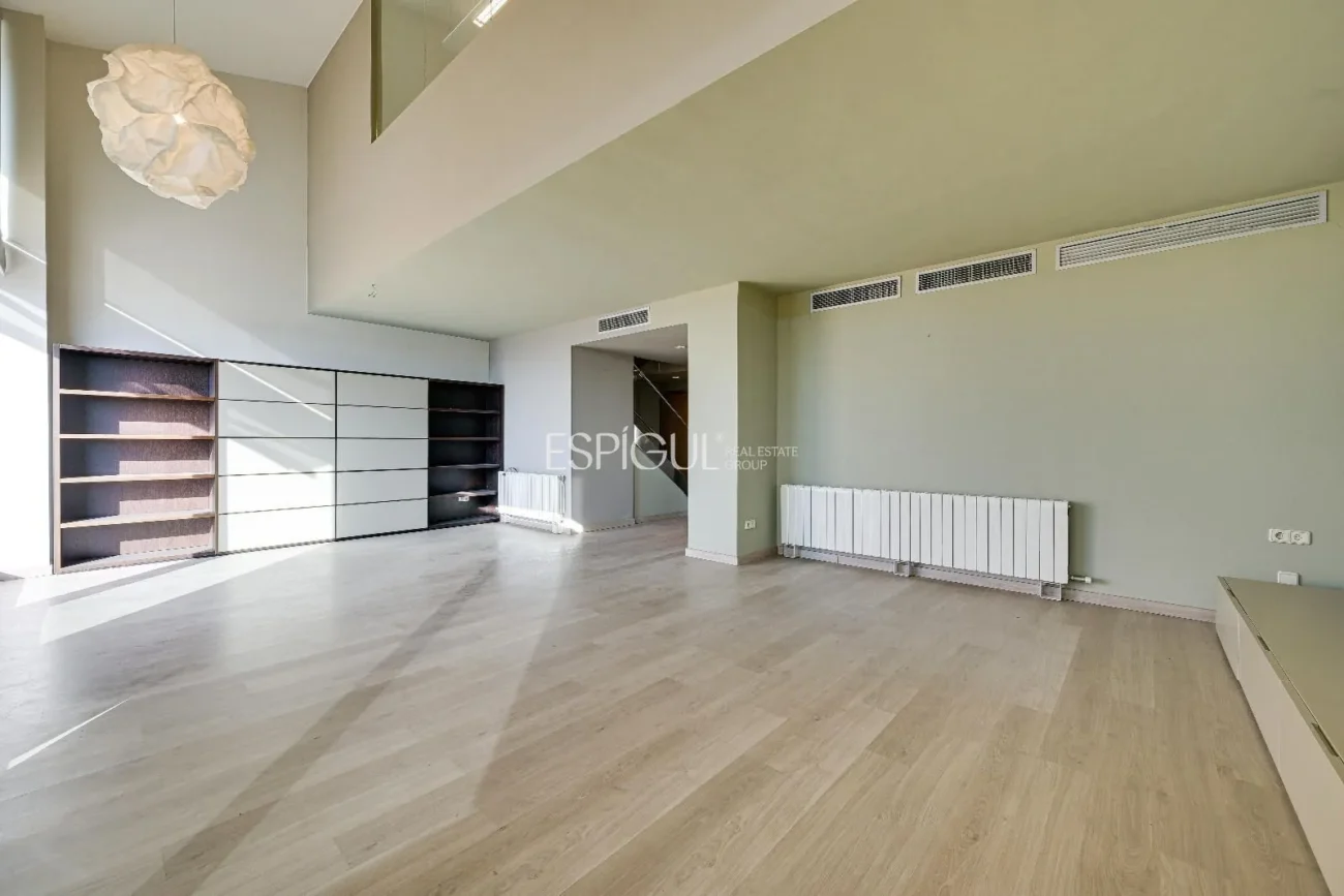 Luxury Penthouse in Parc Migdia: Exclusivity with Pool and Unique Views in Girona