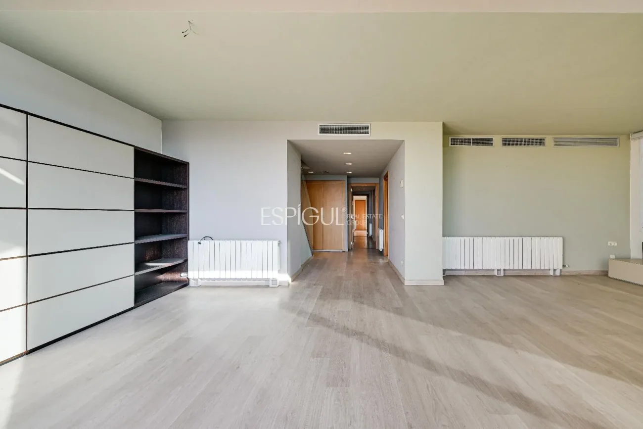 Luxury Penthouse in Parc Migdia: Exclusivity with Pool and Unique Views in Girona